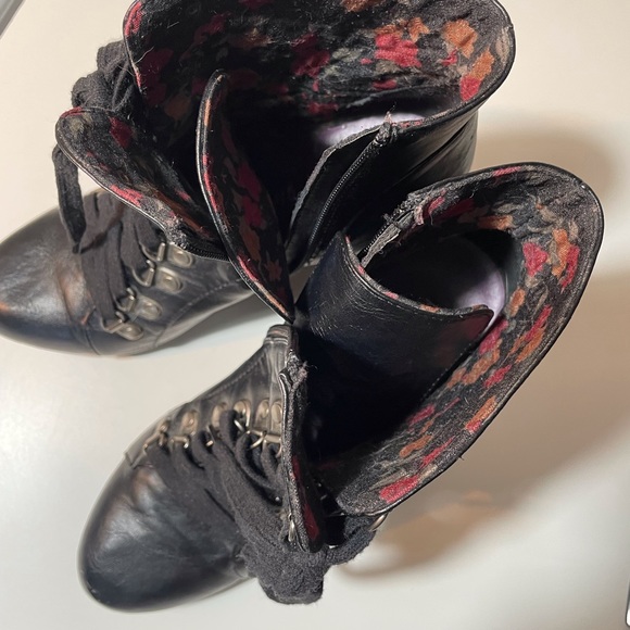 Madden Girl/EUC Vintage Lace Up Ankle Boots Sz 7.5 - Picture 2 of 8